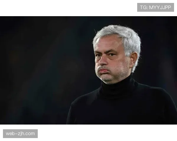 特写：训练后，穆里尼奥作为解说嘉宾回到罗马训练基地