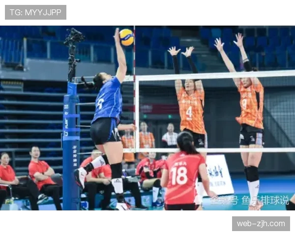 特写：南特老将莫莱替补登场后，以连续冲刺跑动带动球队前场逼抢